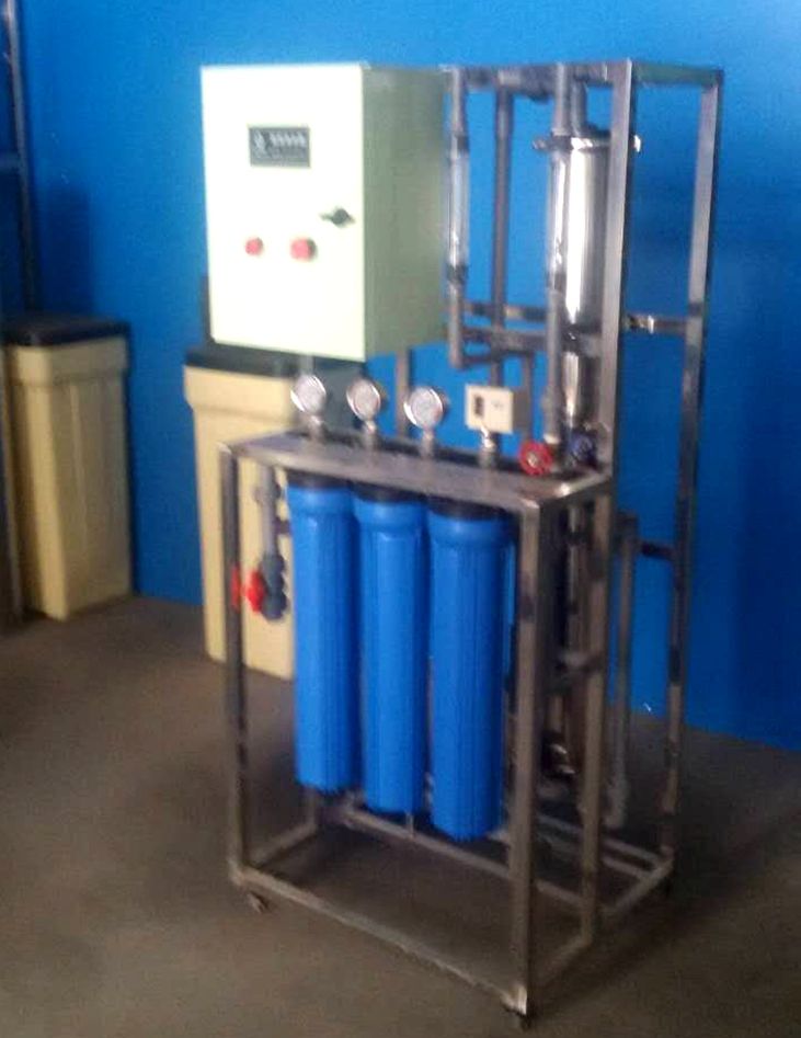 0.25-0.5T反滲透水處理設備箱式