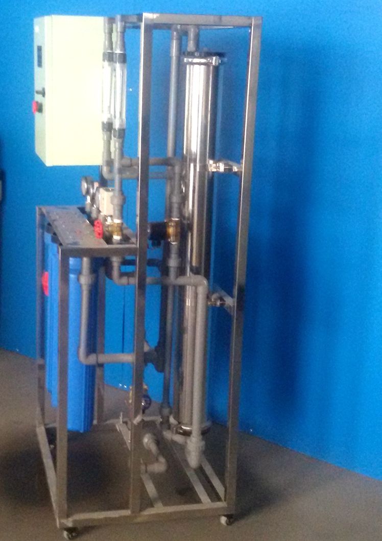 0.25-0.5T反滲透水處理設備箱式