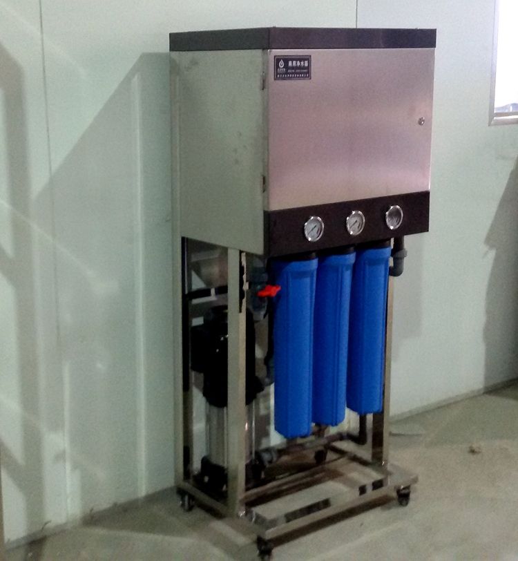 0.25-0.5T反滲透水處理設備箱式