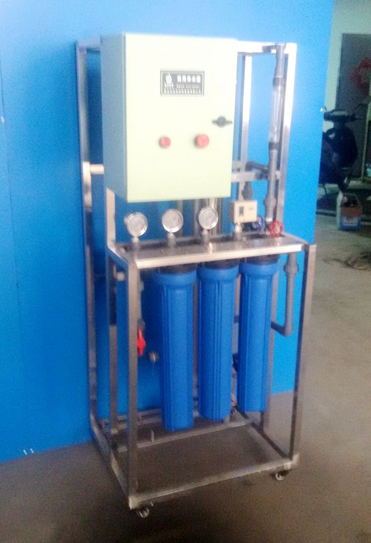 0.25-0.5T反滲透水處理設備箱式